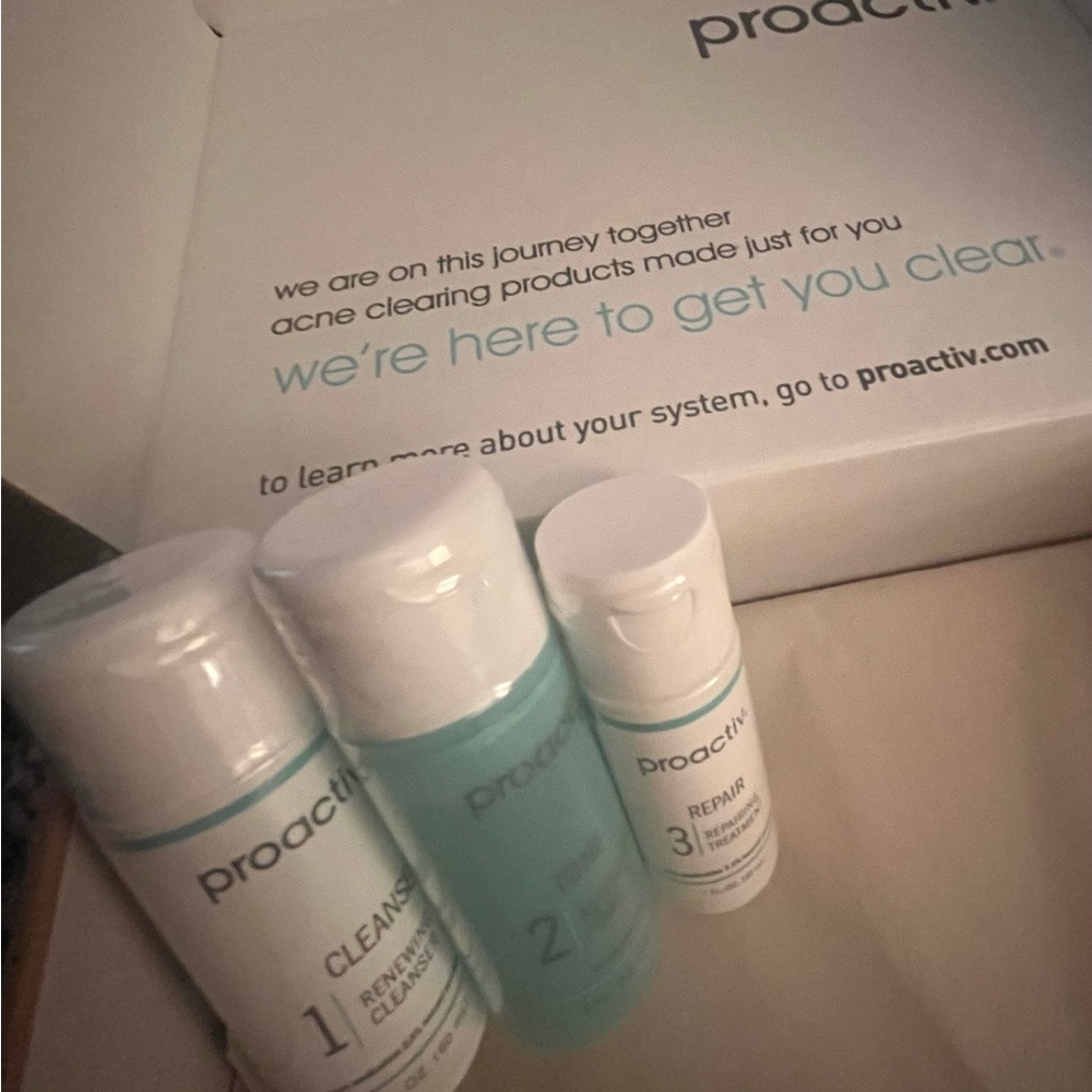 Proactiv White and Blue Skincare Trio - Picture 10 of 16
